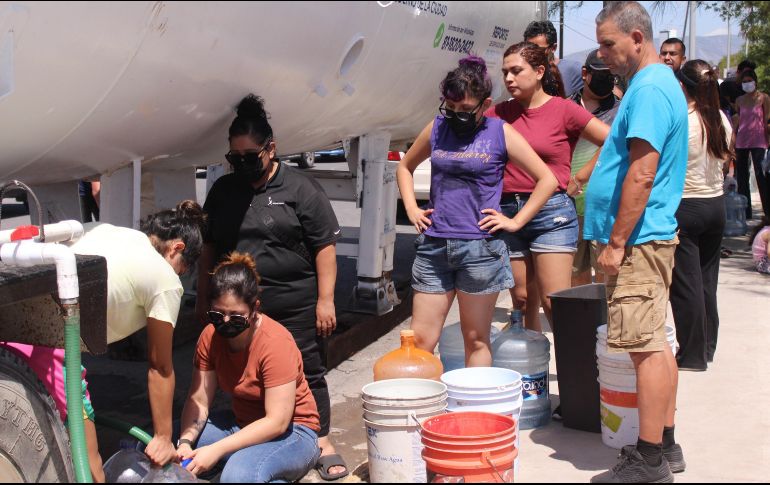 Vecinos del municipio de San Nicolás de Los Garza del área metropolitana de Monterrey sufren por la sequía de agua en la entidad. EL UNIVERSAL