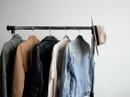 Antes de renovar tu closet, debes saber primero de lo que te debes deshacer. UNSPLASH/Amanda Vick