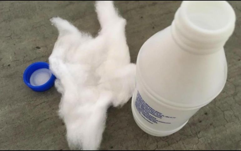 Padres de familia se manifestaron fuera de la telesecundaria de Querétaro para exigir justicia tras la atrocidad. SUN/ARCHIVO