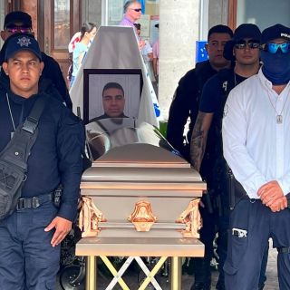 Rinden homenaje a policía de Zapotlanejo fallecido al brindar apoyo en El Salto