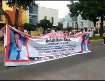 Los manifestantes acudieron afuera de Casa Jalisco para exigir al gobernador la búsqueda de José Luis Macías Garibi. ESPECIAL