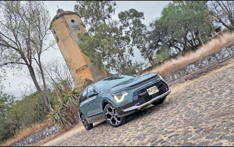 Su silueta es similar a la anterior Niro, sin embargo cuenta con la nueva plataforma K3, que modifica sus dimensiones para dar cabida a más espacio y equipo. EL INFORMADOR/M. Castillo