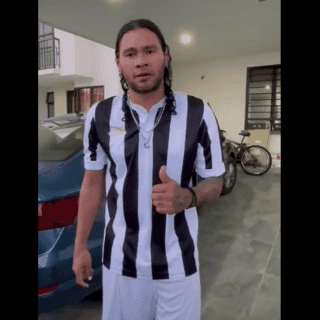 "Gullit" Peña es trolleado por su presunto estado de ebriedad