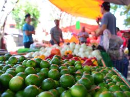 Dentro de los genéricos incluidos en el Pacic, destaca por su deflación anterior el limón con una reducción en su precio de 9.5% así como el azúcar, cebolla, hubo, jitomate y papel higiénico. EL INFORMADOR / ARCHIVO