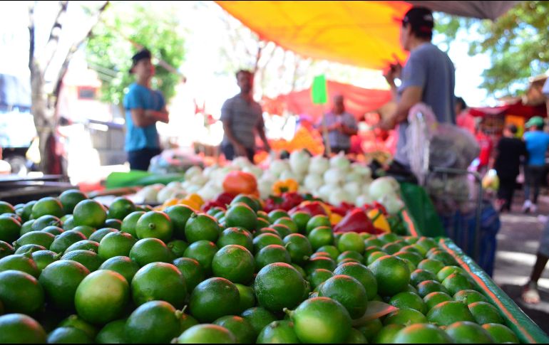 Dentro de los genéricos incluidos en el Pacic, destaca por su deflación anterior el limón con una reducción en su precio de 9.5% así como el azúcar, cebolla, hubo, jitomate y papel higiénico. EL INFORMADOR / ARCHIVO