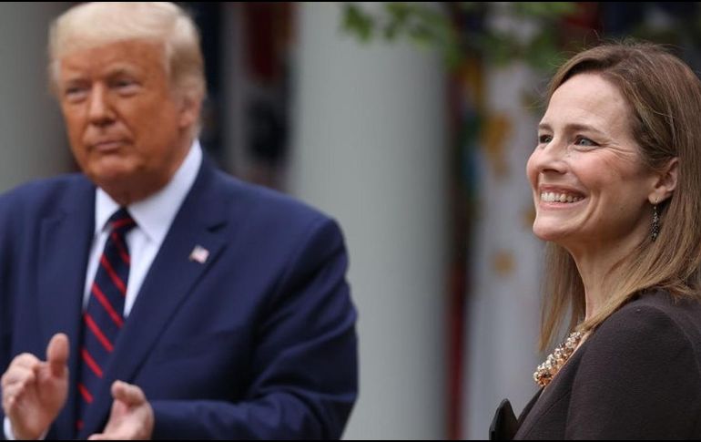 Donald Trump y Amy Coney Barret, la última jueza en entrar a la Corte Suprema. GETTY IMAGES