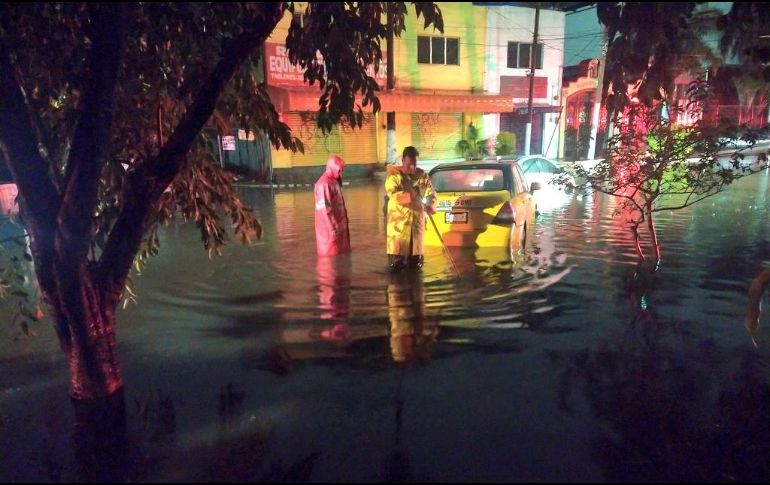 Usuarios en redes sociales han reportado que algunos puntos de la ZMG se quedaron sin luz. TWITTER /@UMPCyBZ