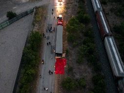 Imagen aérea del tráiler donde murieron 50 personas en San Antonio, Texas. AFP / J. Vonderhaar
