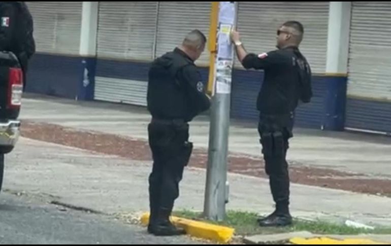 El colectivo pegó fichas por tercera ocasión el viernes en la Plaza Liberación, sin embargo hoy por la mañana ya estaban cubiertas nuevamente. ESPECIAL