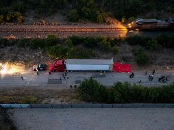 El tráiler en el que viajaban los migrantes que luego fueron abandonados a su suerte en San Antonio, Texas, era clonado. Así lo aseguraron al diario San Antonio Express News propietarios de la empresa de camiones. AFP
