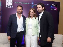 Alejandro Litchi, Marisa Lazo y Amaury Vergara, como tiburones en el agua. GENTE BIEN JALISCO/Claudio Jimeno