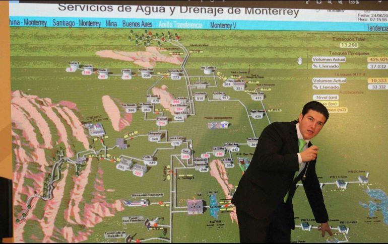 Samuel García señaló que algunas personas le han exigido respuestas ante la escasez de agua y aunque aseguró que no es Tláloc, ve la solución en las nubes. SUN/ARCHIVO