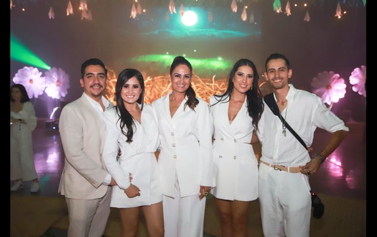 Luis Duran, Iris Newton, Lupita Newton, Isis Newton y Julio Rodríguez. GENTE BIEN JALISCO/Antonio Martínez