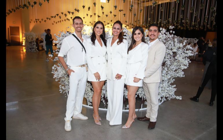 Julio Rodríguez, Isis Newton, Lupita Newton, Iris Newton y Luis Duran. GENTE BIEN JALISCO/Antonio Martínez