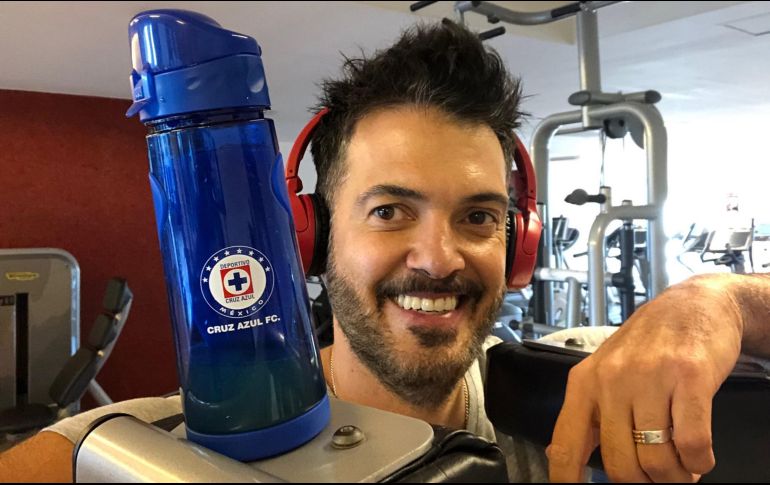 El conductor Fernando del Solar a menudo escribía mensajes sobre Cruz Azul en sus redes sociales. TWITTER / @Fer_DelSolar