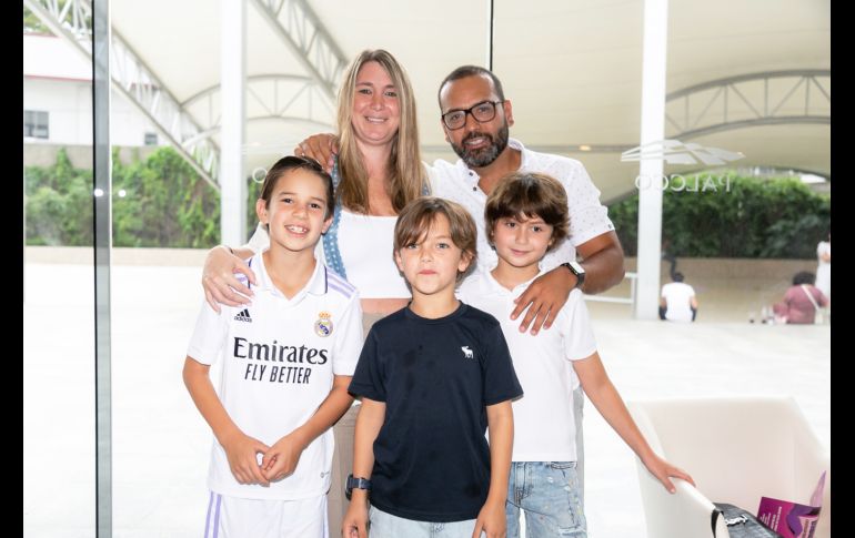 Laura Fishman, Joel Meza, Miguel Madero, Cristóbal Gómez España y Alex Meza. GENTE BIEN JALISCO/Jorge Soltero