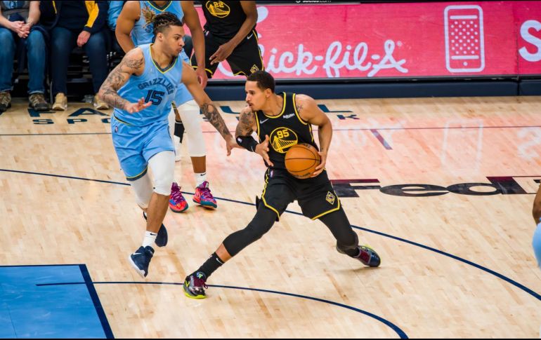 Juan Toscano-Anderson es el primer basquetbolista mexicano en coronarse en la NBA. EFE/M. SMITH