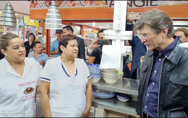 Enrique de la Madrid estuvo en Guadalajara para reunirse con integrantes de la Unión de Comerciantes del Mercado de Abastos. EL INFORMADOR / J. Velazco