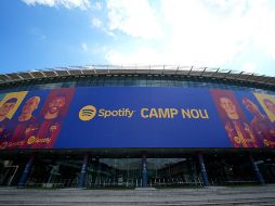 Además de la fachada, Spotify también tendrá presencia en el interior del estadio, en los asientos de la grada, el banquillo del primer equipo y del equipo visitante, y mediante otros activos a pie de césped. EFE / A. García