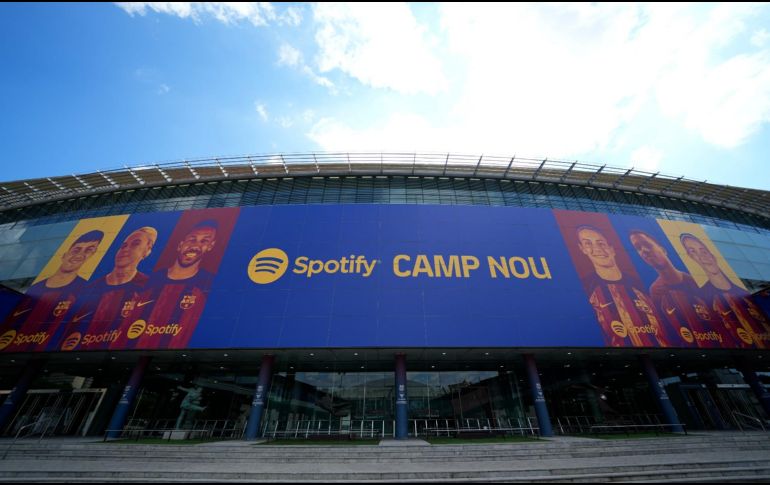 Además de la fachada, Spotify también tendrá presencia en el interior del estadio, en los asientos de la grada, el banquillo del primer equipo y del equipo visitante, y mediante otros activos a pie de césped. EFE / A. García