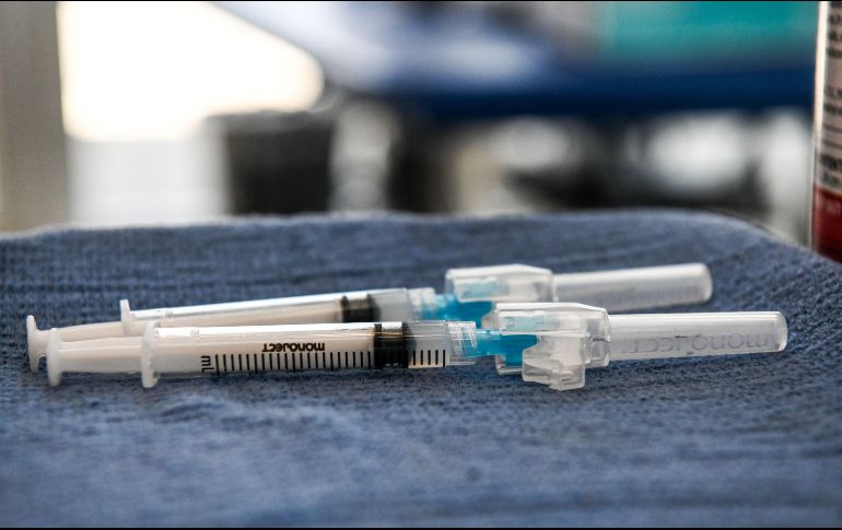 La vacunación comenzará el próximo 8 de julio en tres módulos: Auditorio Benito Juárez, el CODE Paradero y el CAT Tlajomulco. AFP / ARCHIVO