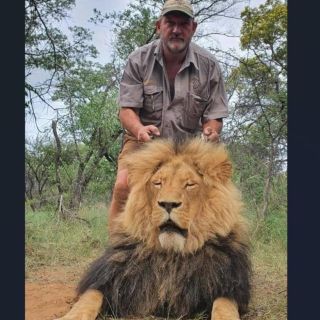 Asesinan al famoso cazador Riaan Naude; mató decenas de animales salvajes en Sudáfrica