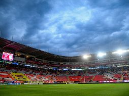 En un principio, en las redes sociales de los Rayos, se mencionó que iniciaría 30 minutos después, sin embargo las malas condiciones continuaron y se tomó la decisión final de posponerlo. IMAGO7