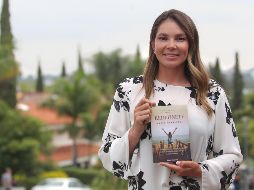 La presentación dio inicio con la autora que compartió su 