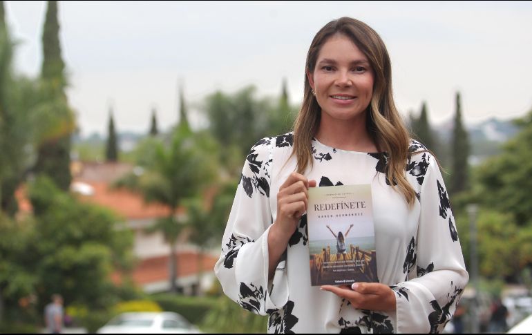 La presentación dio inicio con la autora que compartió su 