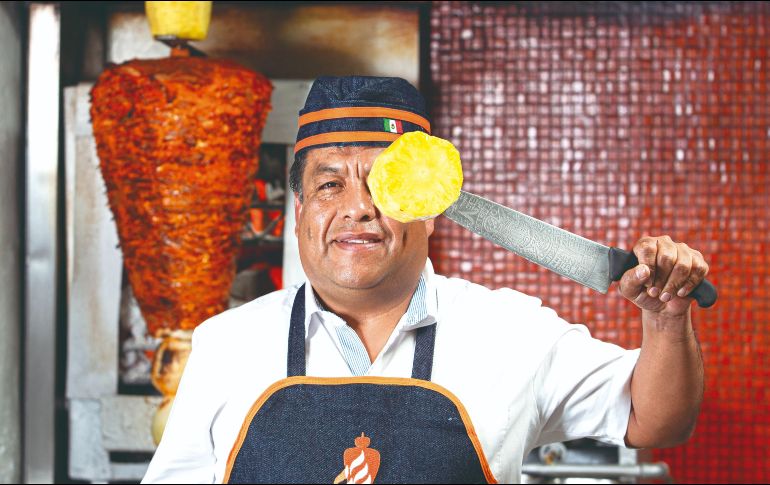 Roberto Mendieta. Con 38 años de experiencia, sus manos han “dado a luz” a generaciones de diversos y sabrosos tacos. ESPECIAL