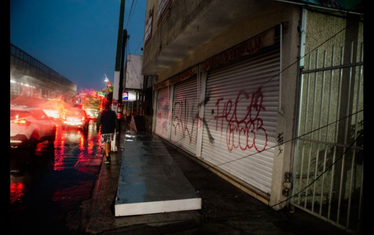 Distintos puntos de la ciudad reportan inundaciones e incluso árboles caídos. EL INFORMADOR/G. GALLO