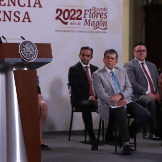 López Obrador ofrece "amor y paz" al clero