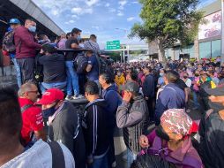 Tras el corto circuito fue necesario desalojar a los usuarios de un tren, bajo el protocolo de seguridad del Metro. SUN / V. Rosas