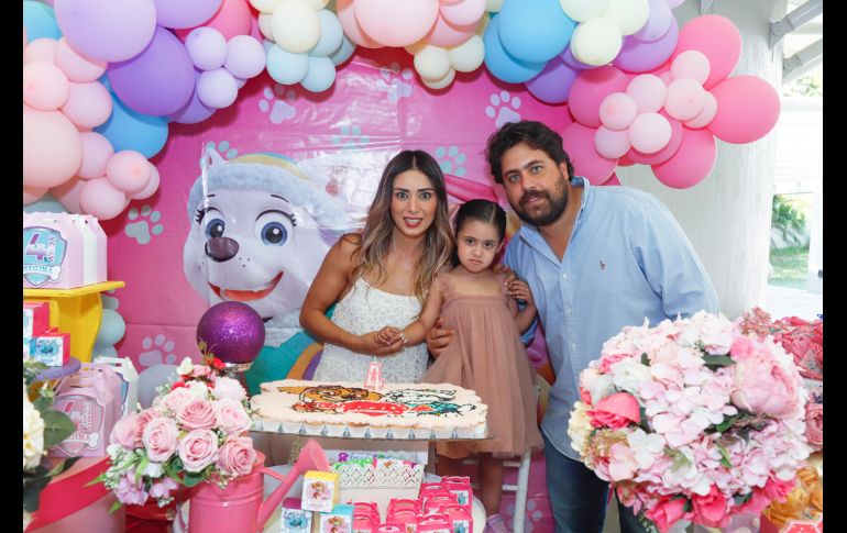 Betsy Montaño, Regina y Juan Pablo Michelena. GENTE BIEN JALISCO/ Claudio Jimeno