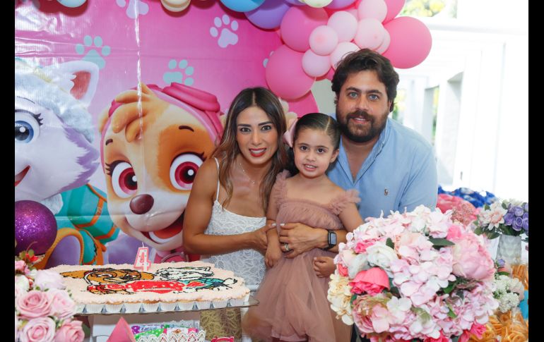 Betsy Montaño, Regina y Juan Pablo Michelena. GENTE BIEN JALISCO/ Claudio Jimeno