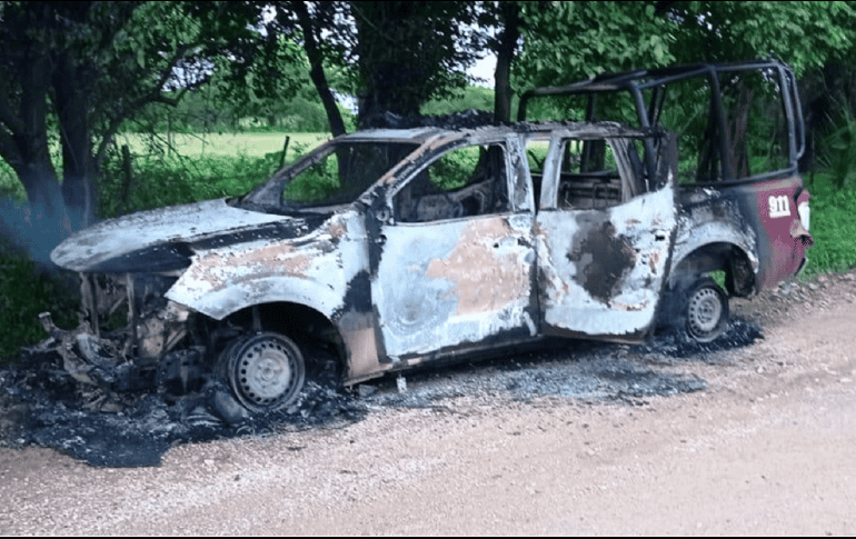 En las inmediaciones de Playa Vicente, en Oaxaca, cerca de la entrada de la laguna inferior, se localizó una patrulla de la policía, la cual estaba totalmente calcinada. SUN/ESPECIAL