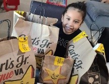 Una niña de nombre Allison se le hizo fácil tomar el teléfono de su mamá y encargar unas cuantas hamburguesas. FACEBOOK/@Berenice Quintos