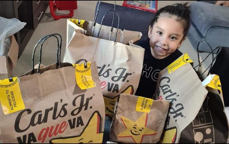 Una niña de nombre Allison se le hizo fácil tomar el teléfono de su mamá y encargar unas cuantas hamburguesas. FACEBOOK/@Berenice Quintos