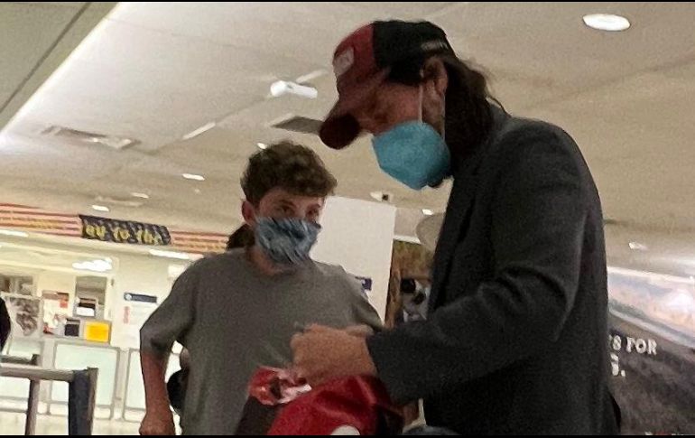 Keanu Reeves le reveló a su joven fan que estaría en Nueva York durante cinco días para ver un espectáculo en Broadway y que vive en Los Ángeles. TWITTER/@andrewkimmel