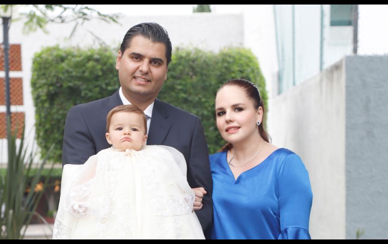 Javier y Daniel Vázquez con Daniela Corona. GENTE BIEN JALISCO/Claudio Jimeno