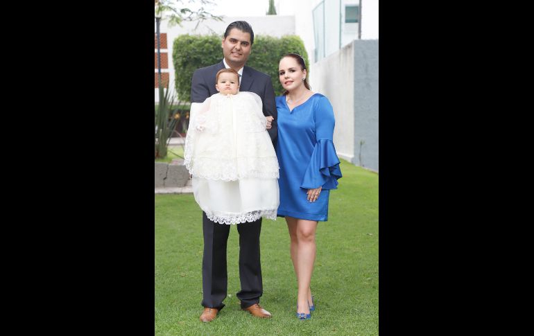 Javier y Daniel Vázquez con Daniela Corona. GENTE BIEN JALISCO/Claudio Jimeno