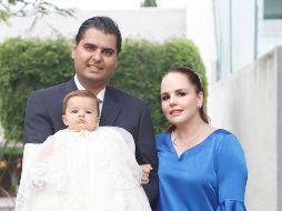 Javier y Daniel Vázquez con Daniela Corona. GENTE BIEN JALISCO/Claudio Jimeno