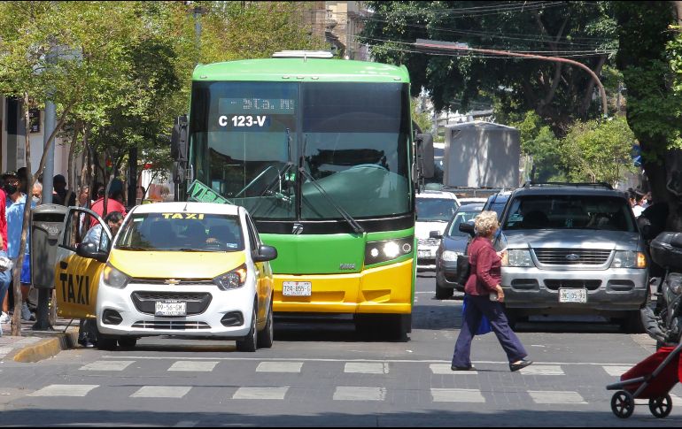 Las calles del Centro de Guadalajara donde es más frecuente que se viole el reglamento municipal son Juan Manuel (foto), Independencia, Santa Mónica, Reforma y Dionisio Rodríguez, entre otras. EL INFORMADOR/A. Camacho