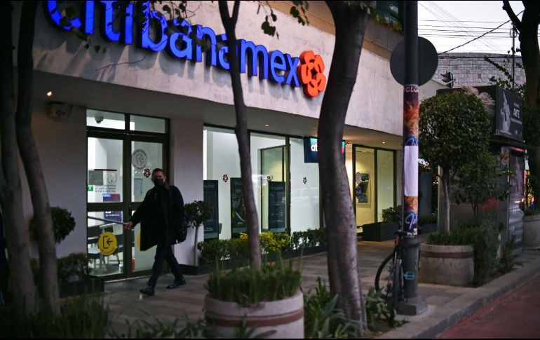 López Obrador habló sobre las condiciones que pondrían para vender Banamex en la “mañanera”. AFP / ARCHIVO