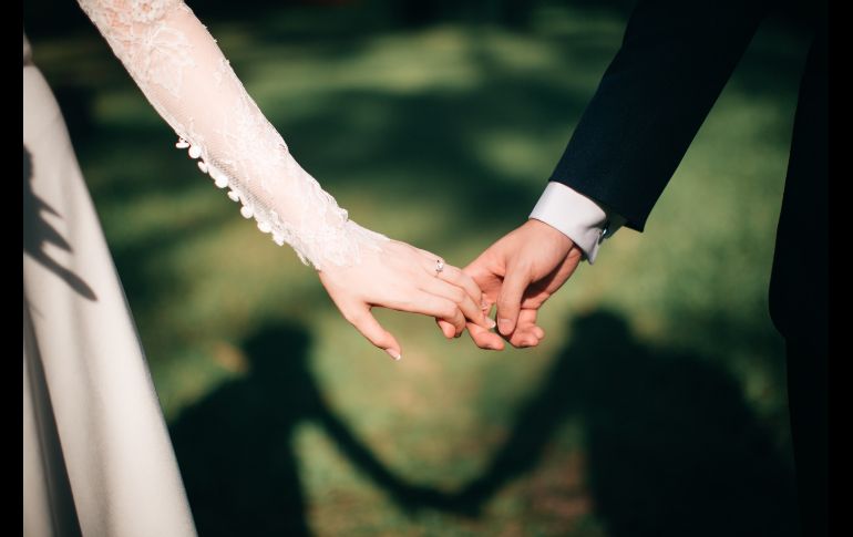 El aniversario de bodas es la fecha en que se cumple un número de años exacto desde un suceso importante, la fecha del casamiento. UNSPLASH/Jeremy Wong