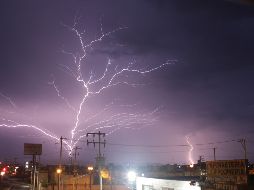 Tras paso de onda tropical en Oaxaca se prevén tormentas eléctricas en la entidad. EFE/ David Martínez Pelcastre