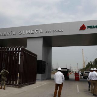 Standard & Poor's mejora perspectiva de Pemex de negativa a estable