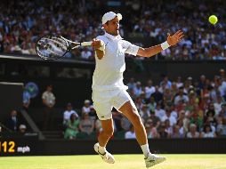 Con la pizarra 3-3 en el segundo set, Novak Djokovic asumió el control del encuentro, ganando 11 de los 13 games siguientes. EFE / N. Hall