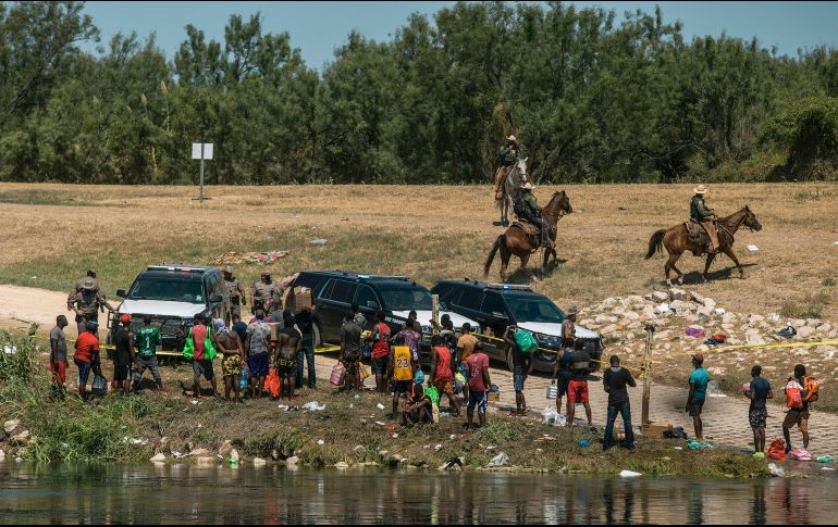 El gobernador de Texas, Greg Abbott, informó que autorizó a la Guardia Nacional y al Departamento de Seguridad Pública Estatal regresar a los migrantes ilegales que estén en la frontera. AP / ARCHIVO