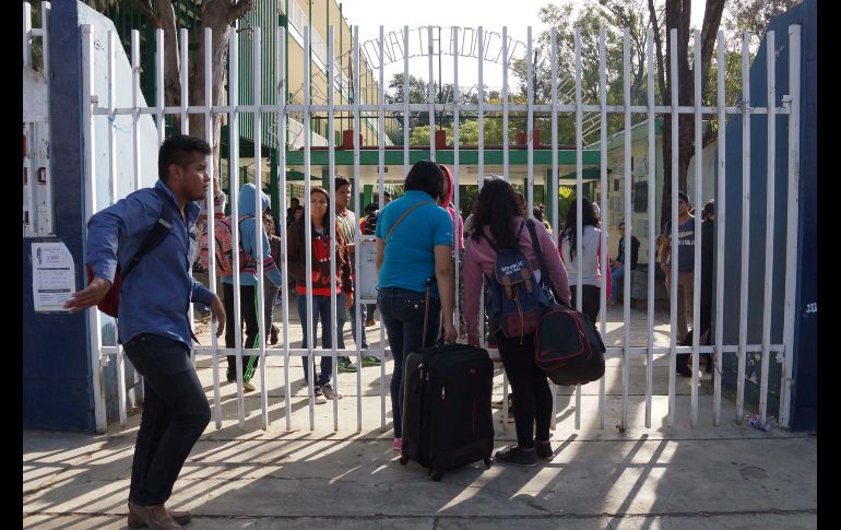 Los jóvenes de Oaxaca tienen que abandonar muchas veces las aulas para introducirse en el mercado laboral, mismo en el que se enfrentan a la discriminación. SUN/ ARCHIVO.